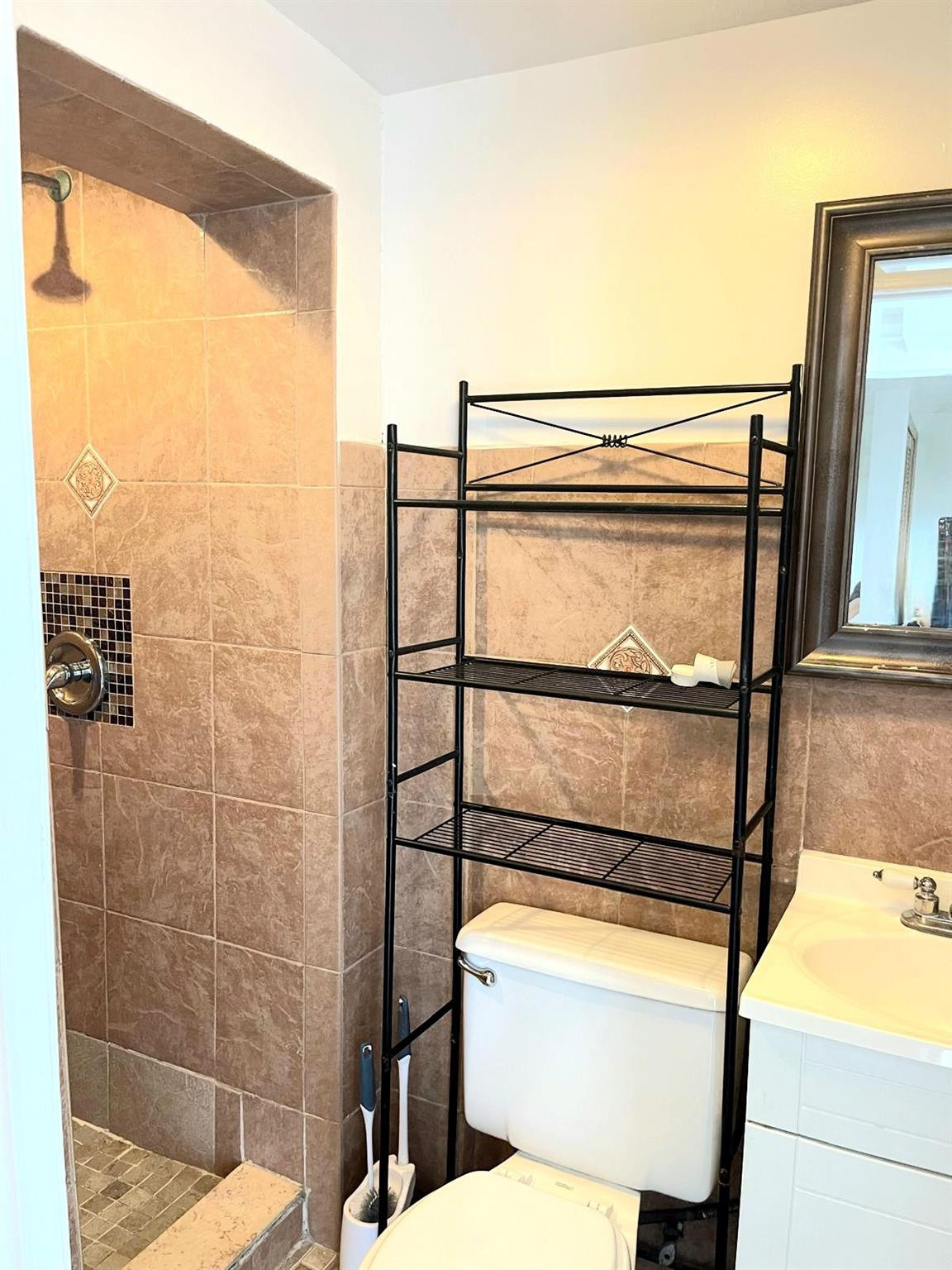 BROADVIEW COUNTRY CLUB - Residential