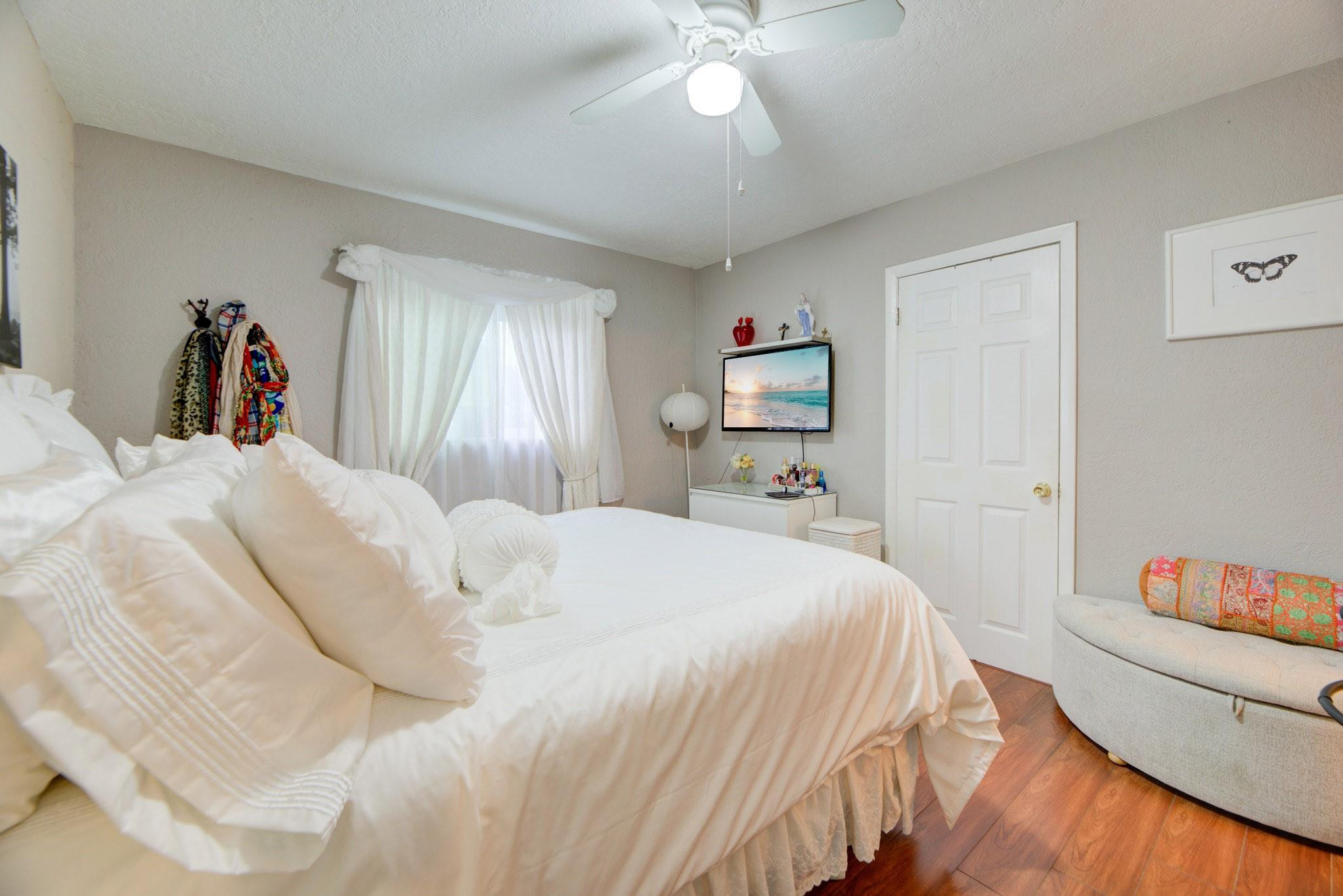 BROADVIEW COUNTRY CLUB - Residential