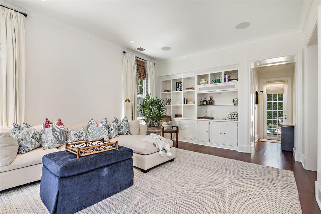 EDGEWATER - Residential