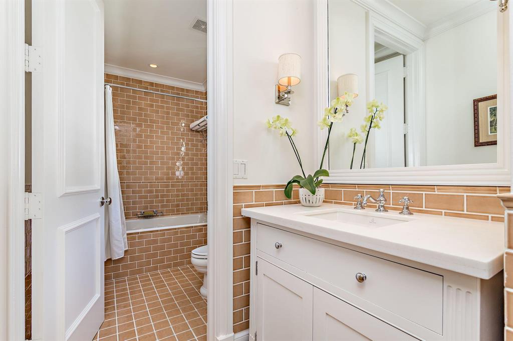 EDGEWATER - Residential