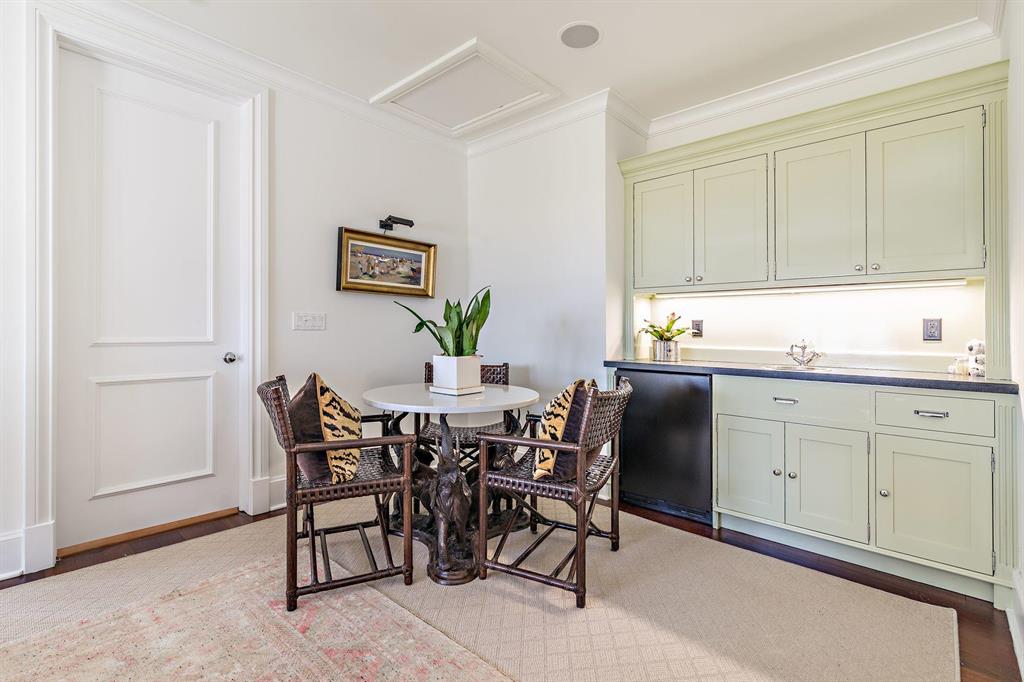 EDGEWATER - Residential