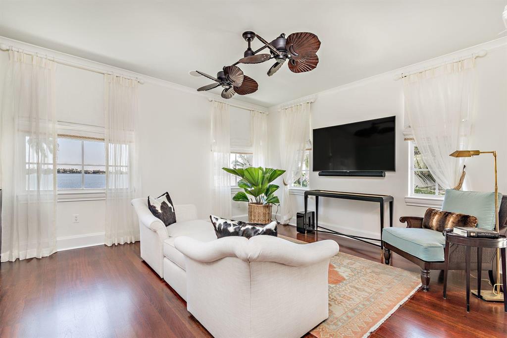 EDGEWATER - Residential