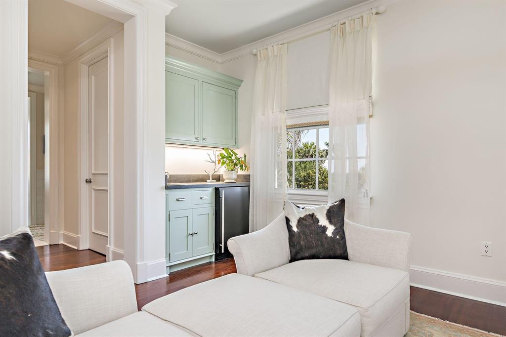 EDGEWATER - Residential