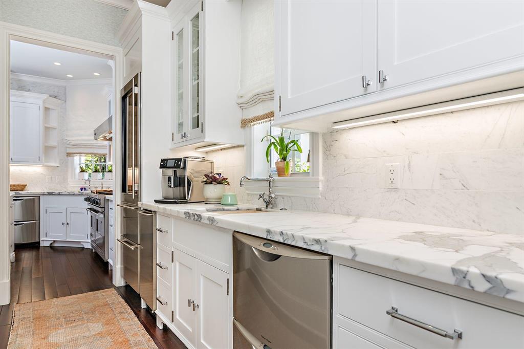 EDGEWATER - Residential