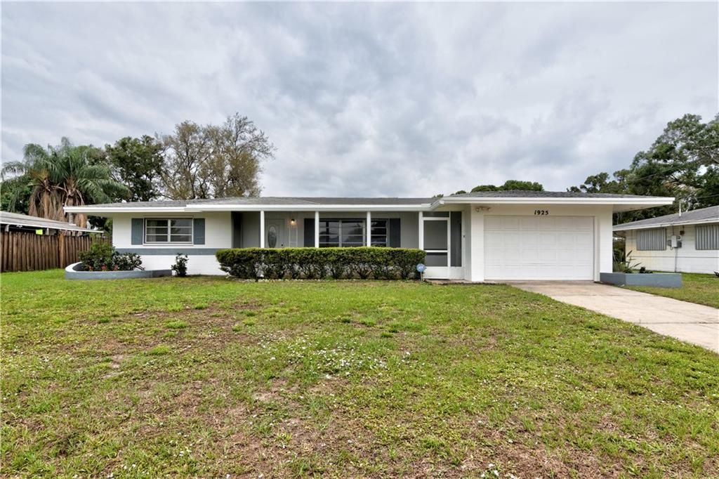 Photo of 1925 Wyoming Ave, Fort Pierce, FL 34982 (MLS # F10376789)