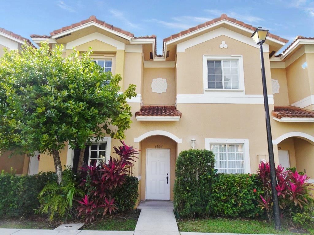 Welcome to Riverside Townhomes in Tamarac! Nicely maintained 2 bed/ 2.5 bath with breathtaking lake views. Eat-in kitchen offers pass-through to dining, perfect for entertaining. Both bedrooms feature ensuite baths and walk-in closets. Primary complete with his & hers. Ample space for belongings with under stairwell and exterior storage. Convenient upstairs washer-dryer. Laminate flooring. Freshly painted. New HVAC and water heater. Covered patio. This pet-friendly community allows immediate leasing and welcomes corporate buyers. Centrally located near shopping, bus routes and thoroughfares, this is the home for you!