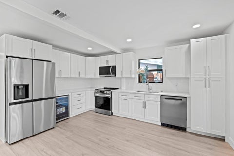 Tiny photo for 699 NE 40th Street, Oakland Park, FL 33334 (MLS # B26008971)