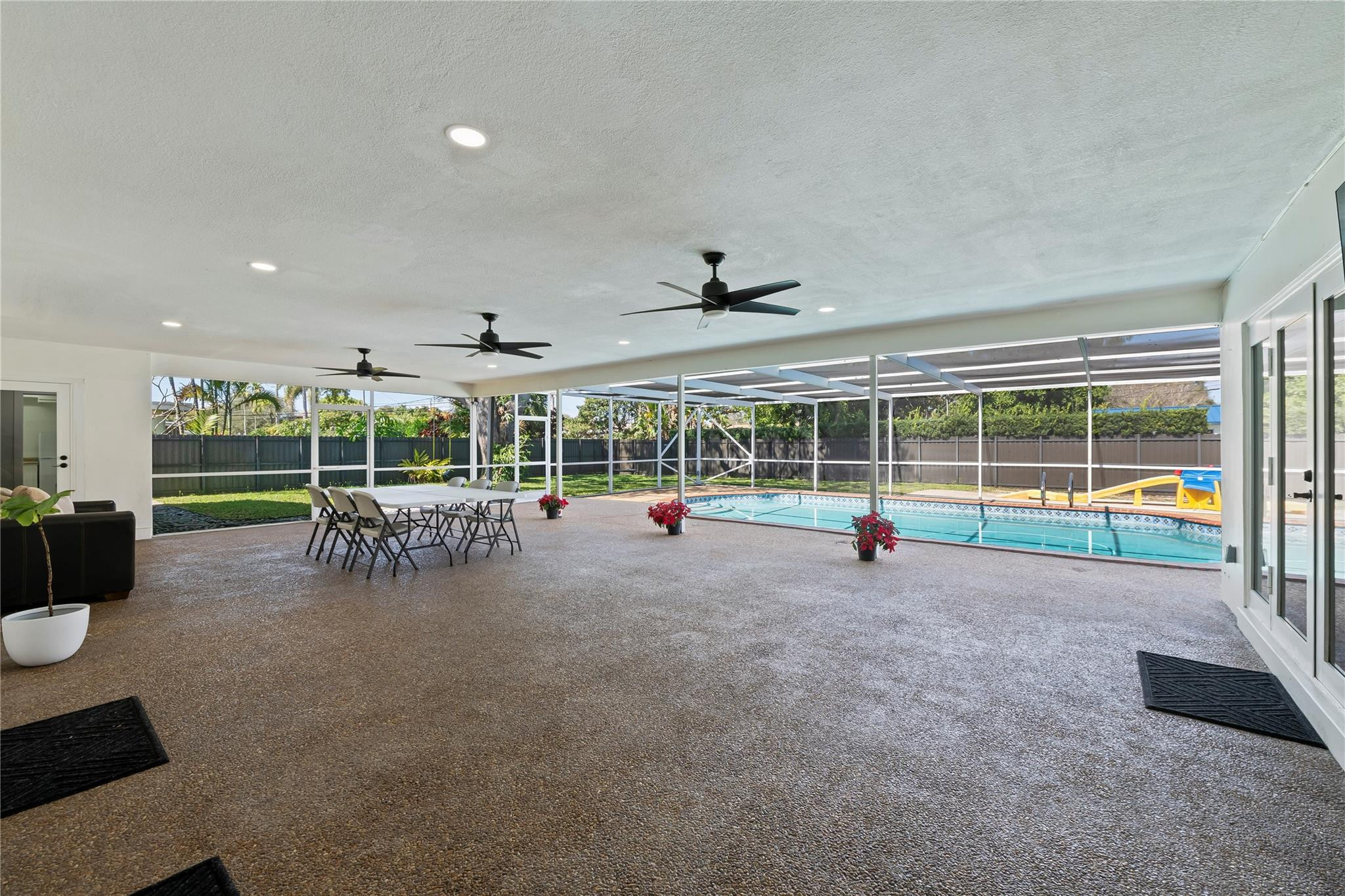 HOLLYWOOD HILLS - Residential