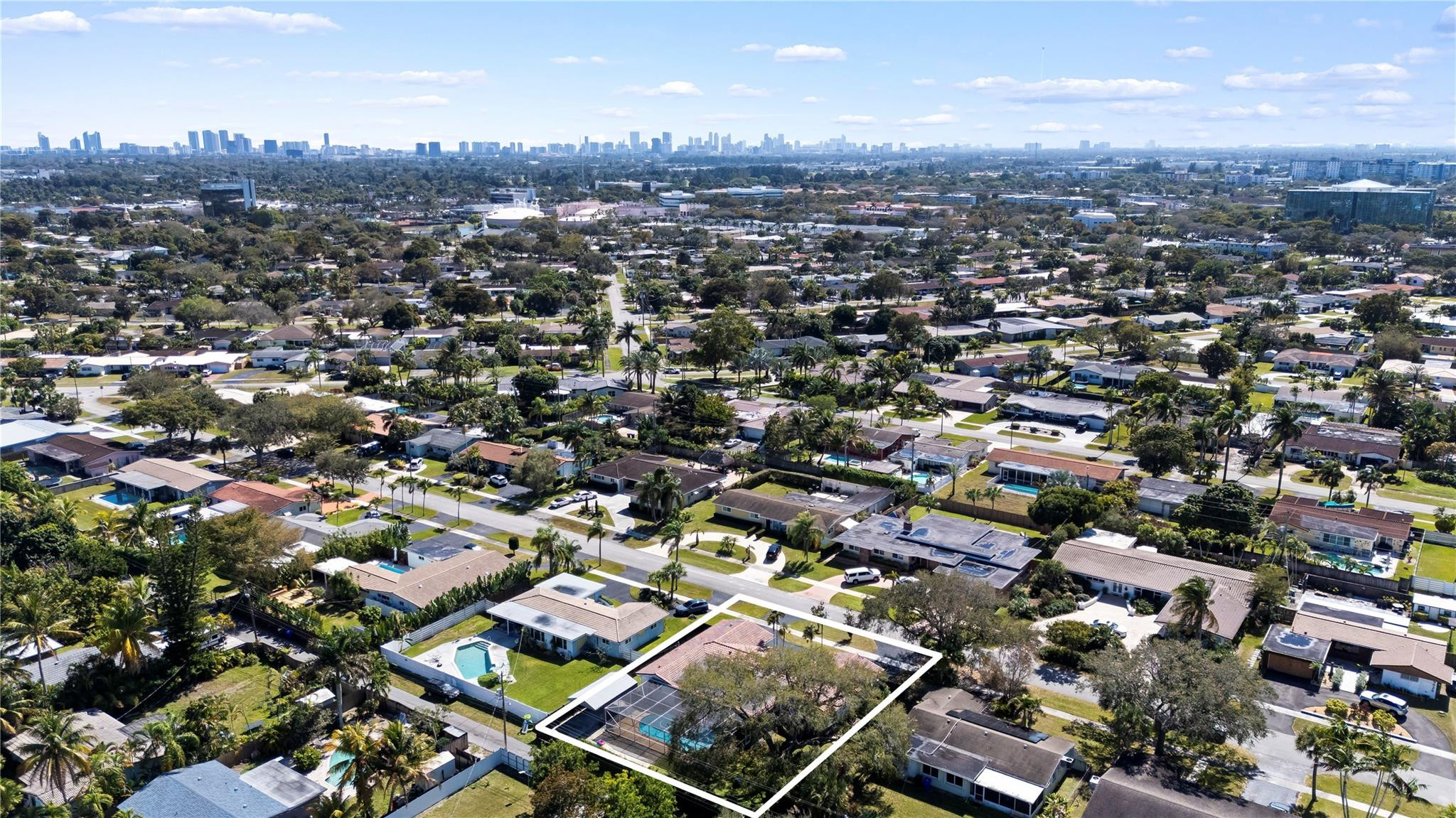 HOLLYWOOD HILLS - Residential