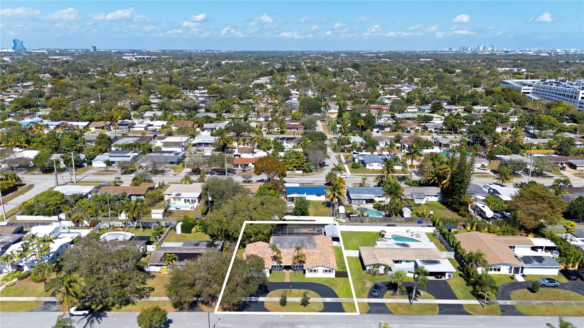 HOLLYWOOD HILLS - Residential