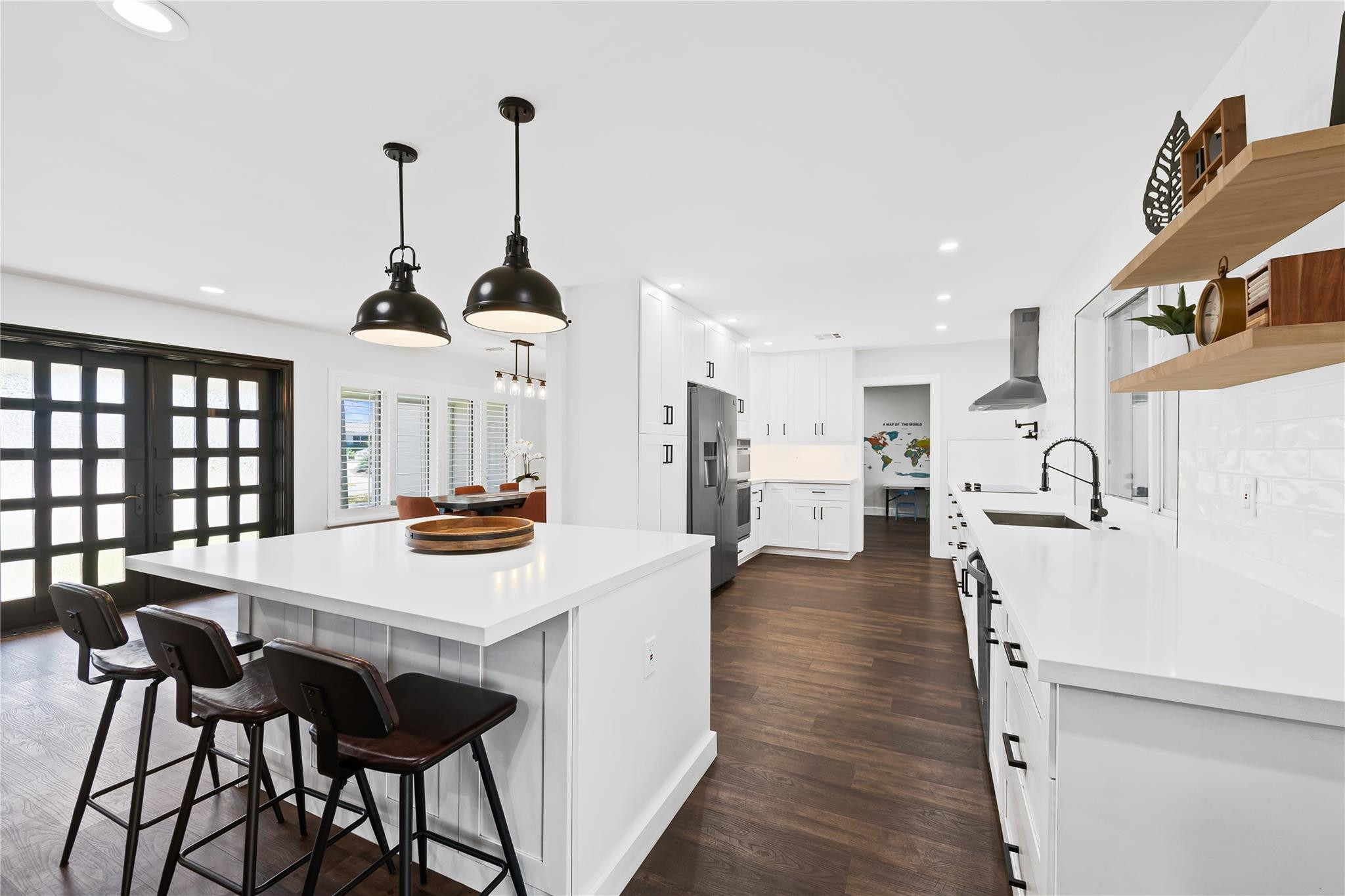 HOLLYWOOD HILLS - Residential