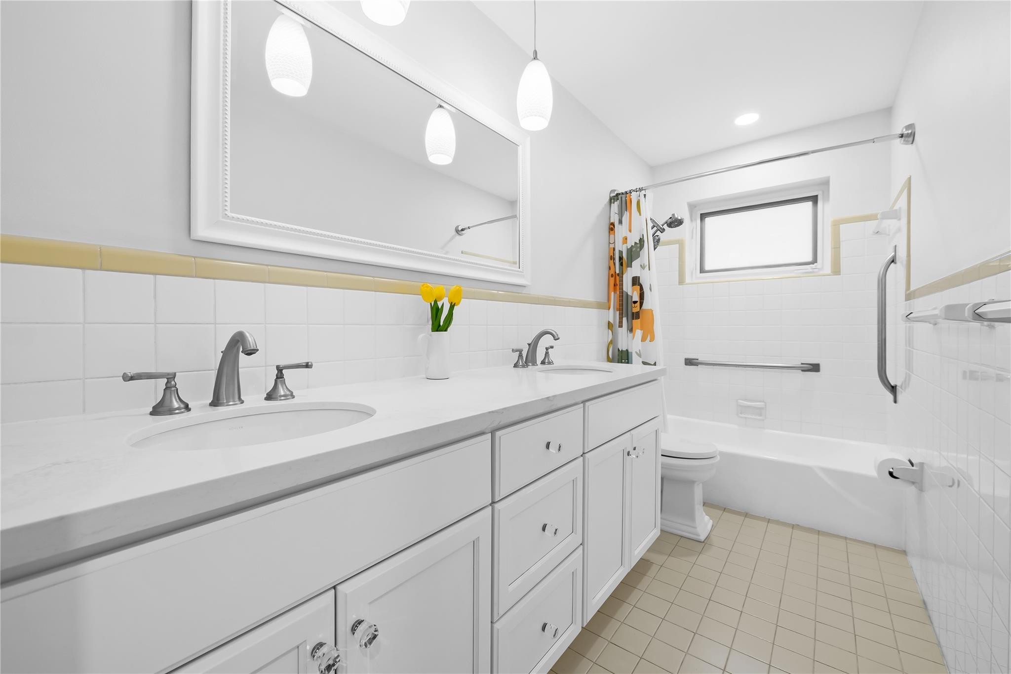 HOLLYWOOD HILLS - Residential