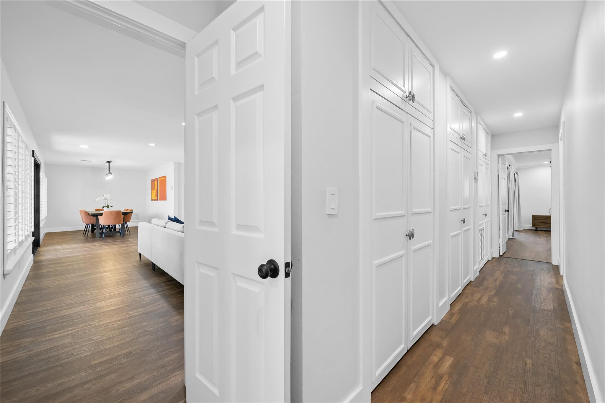 HOLLYWOOD HILLS - Residential