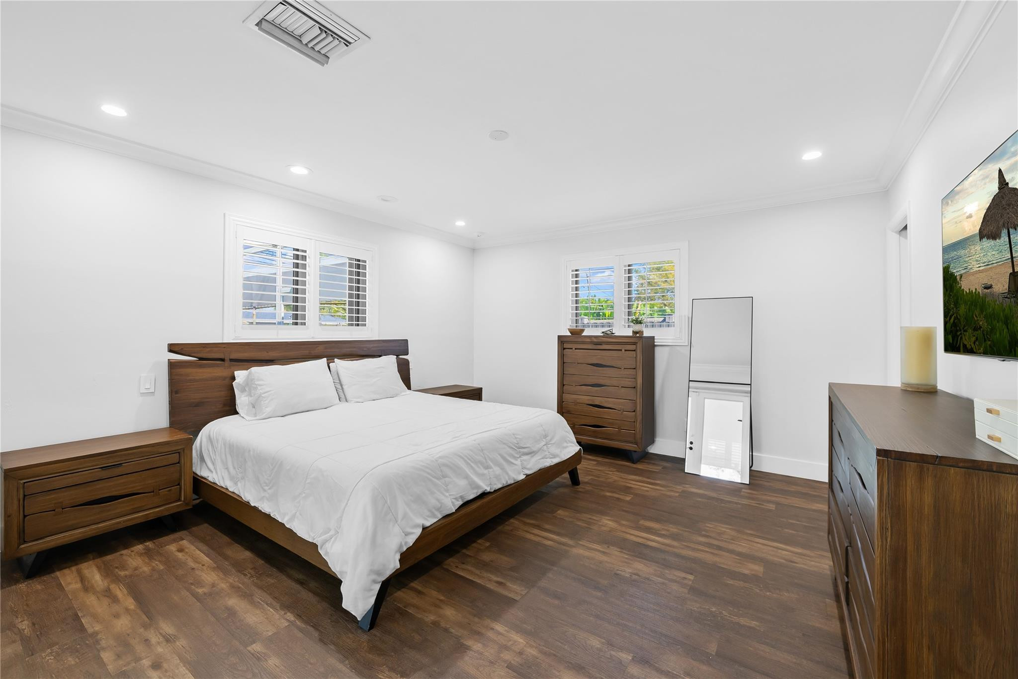 HOLLYWOOD HILLS - Residential