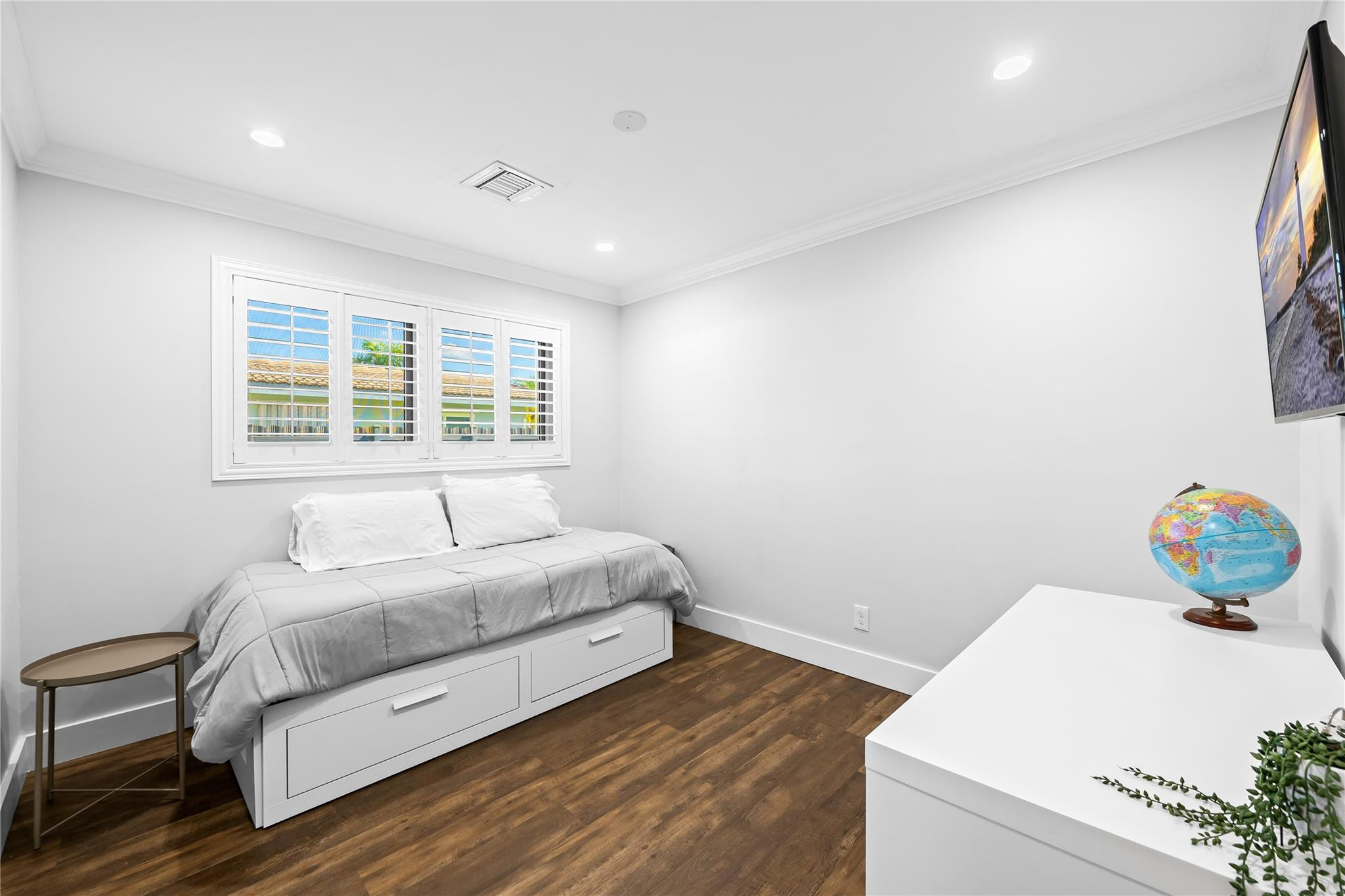 HOLLYWOOD HILLS - Residential