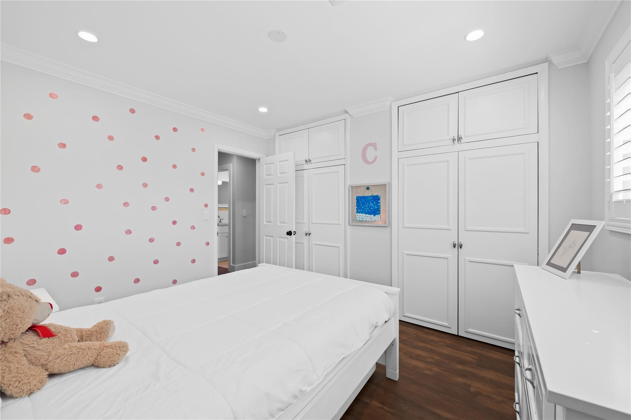 HOLLYWOOD HILLS - Residential