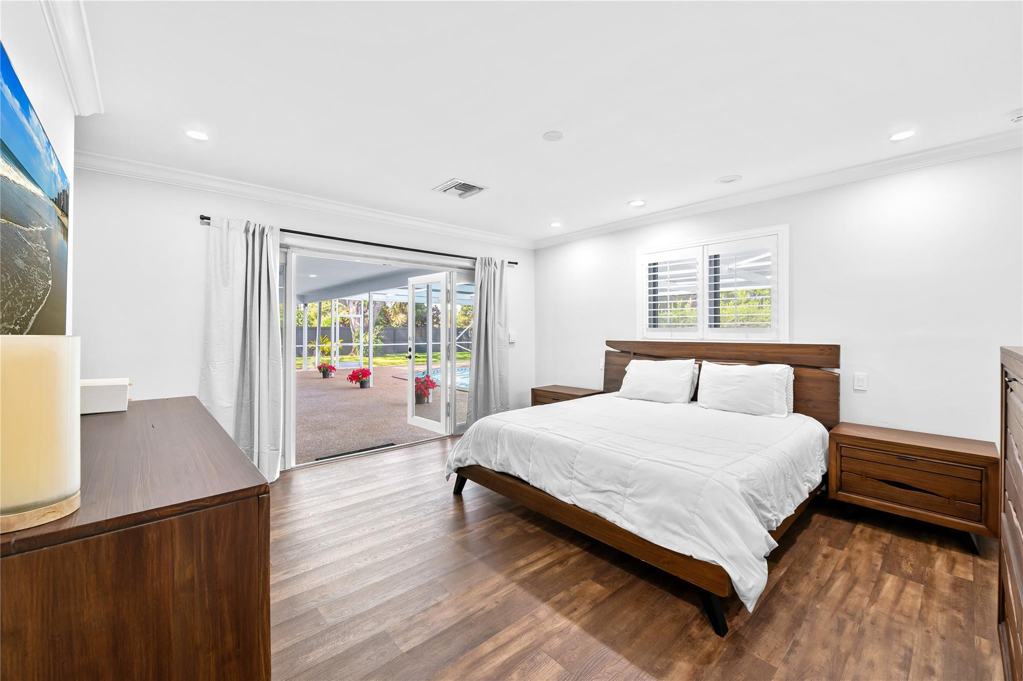 HOLLYWOOD HILLS - Residential