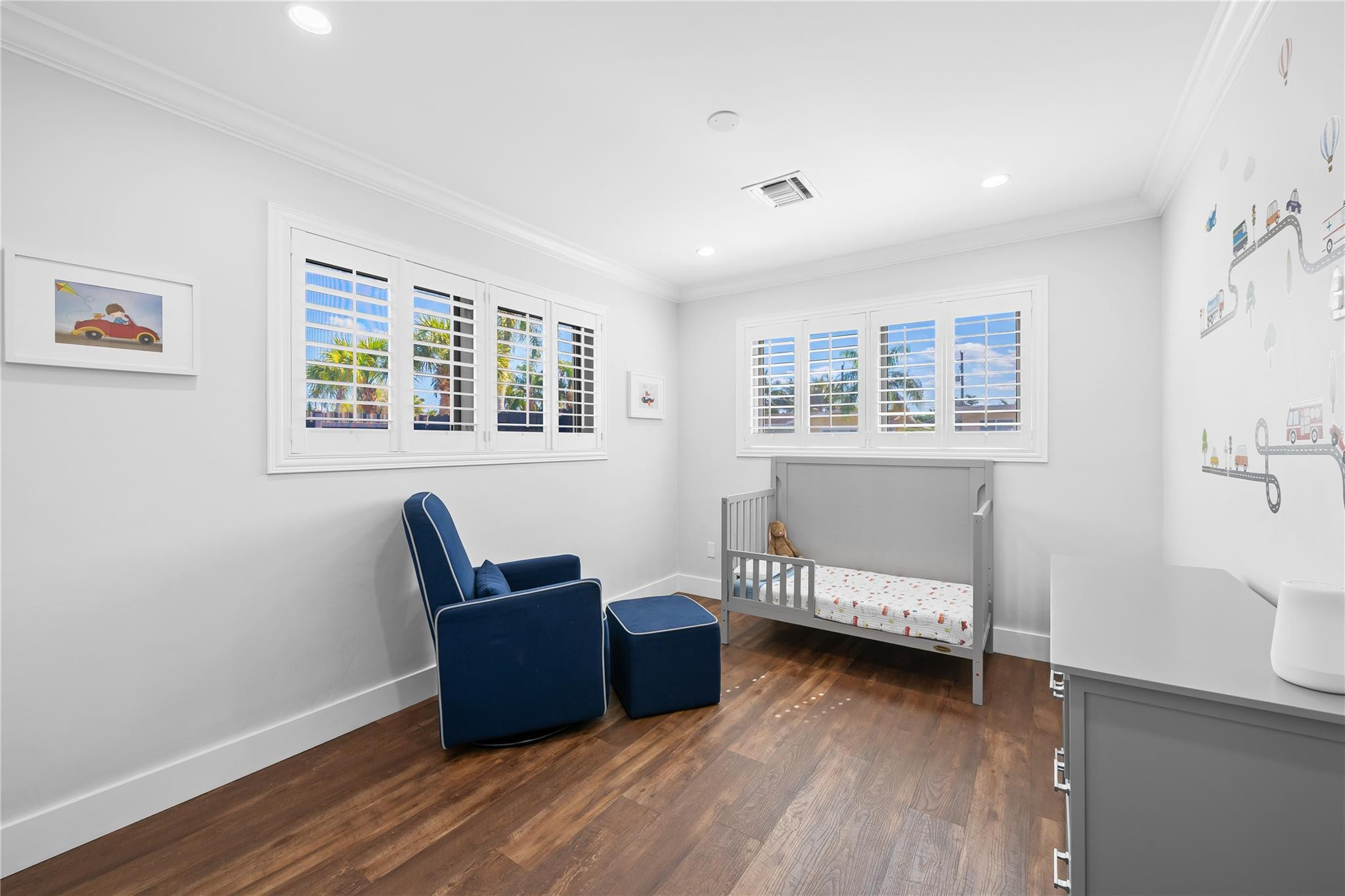 HOLLYWOOD HILLS - Residential