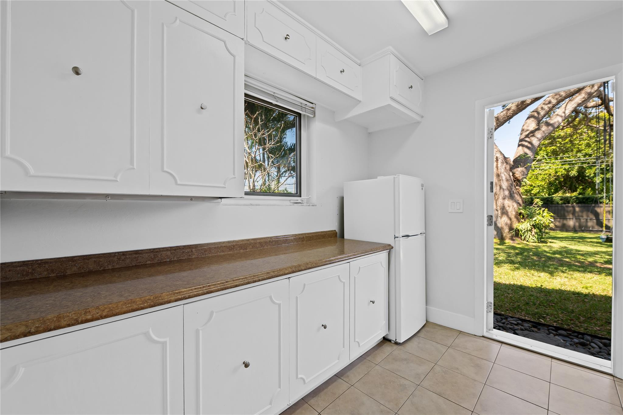 HOLLYWOOD HILLS - Residential