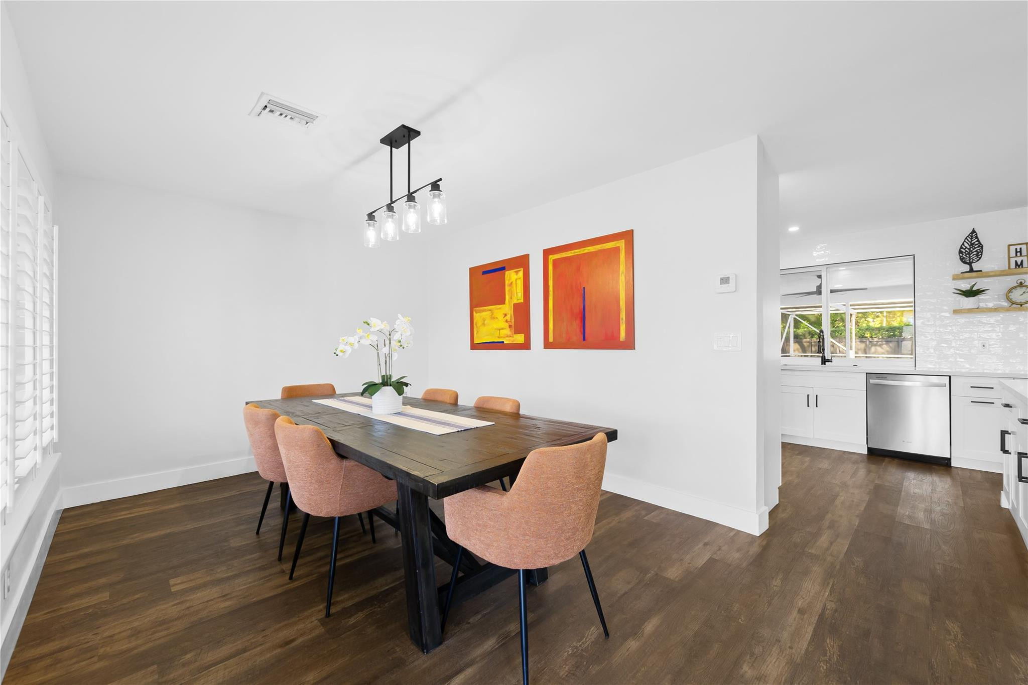 HOLLYWOOD HILLS - Residential