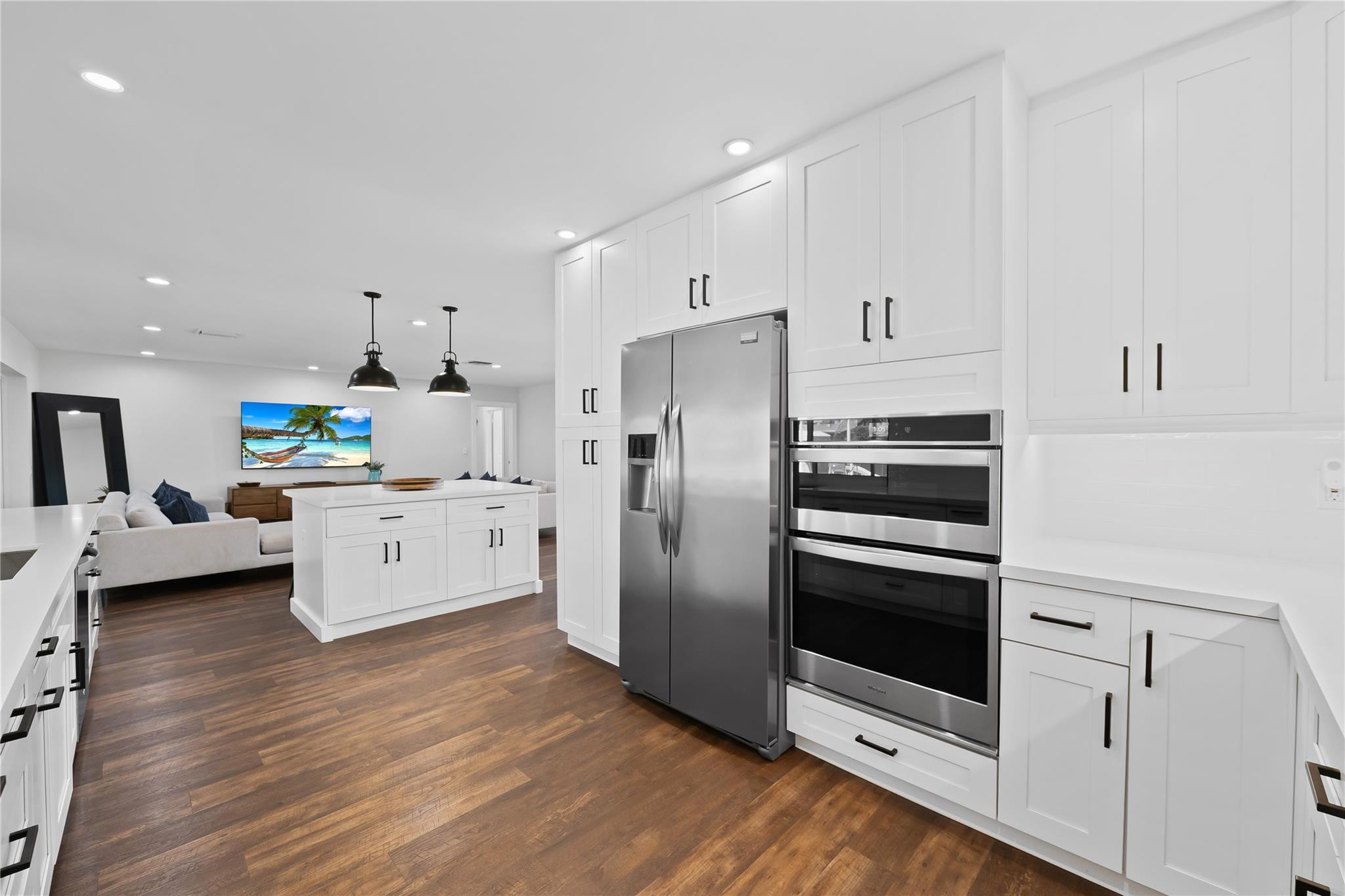 HOLLYWOOD HILLS - Residential