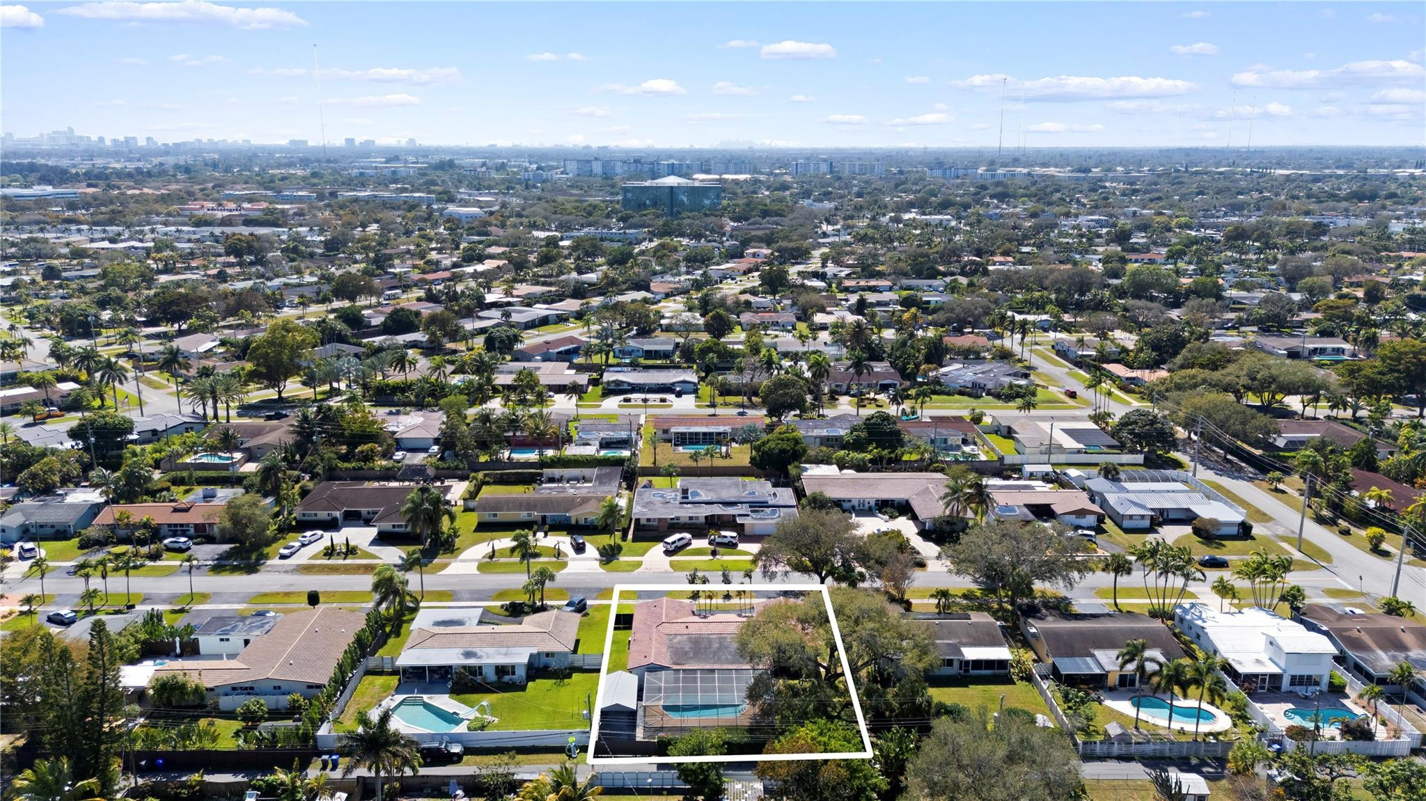 HOLLYWOOD HILLS - Residential