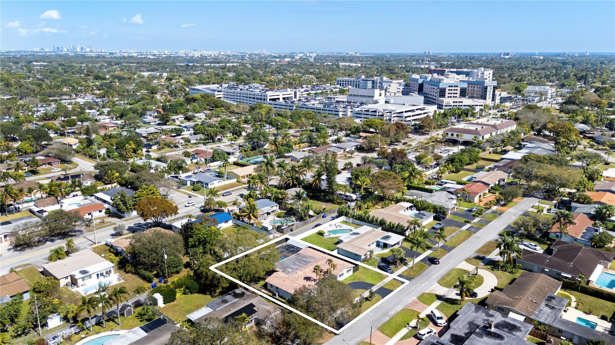 HOLLYWOOD HILLS - Residential