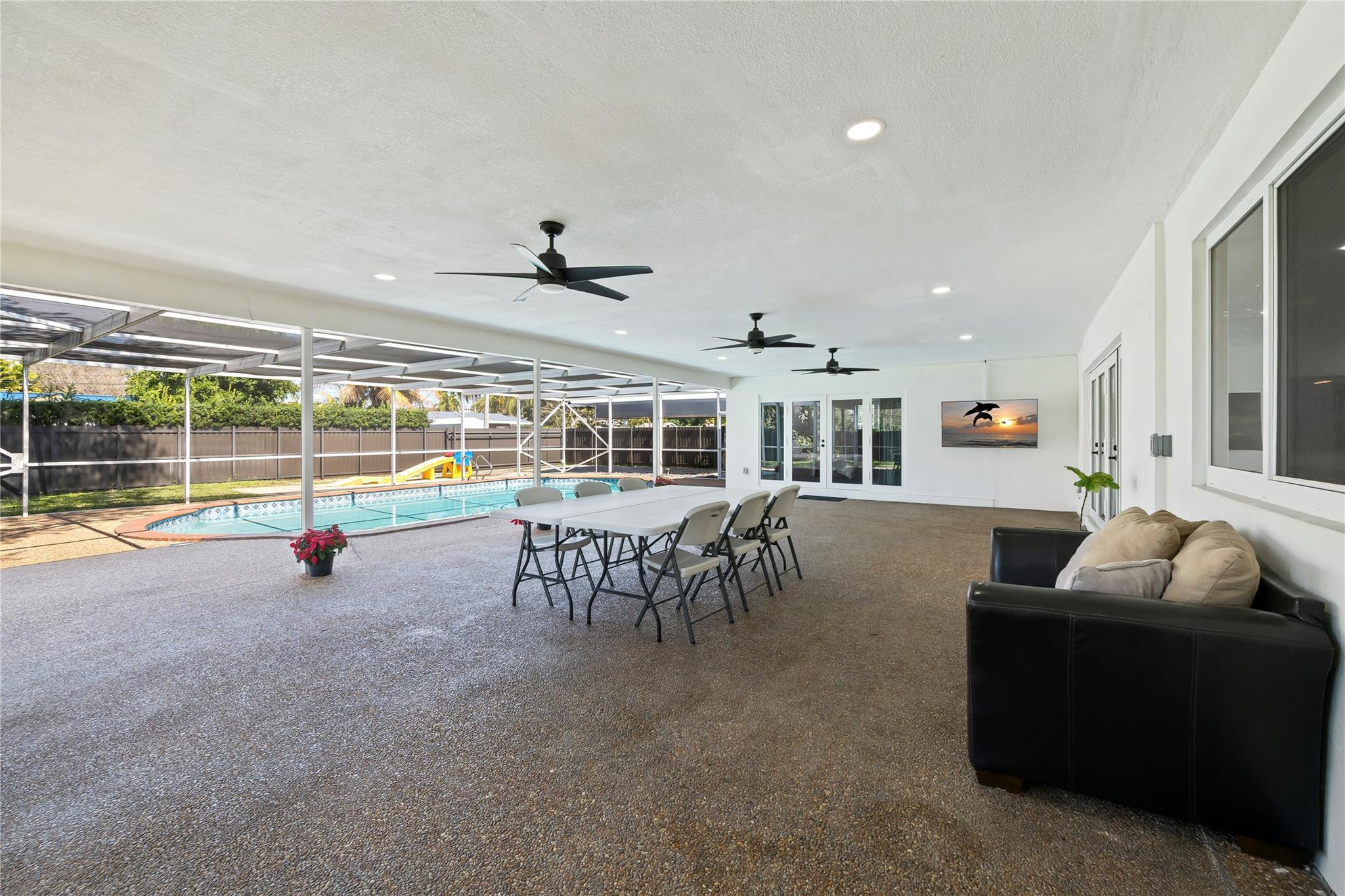 HOLLYWOOD HILLS - Residential