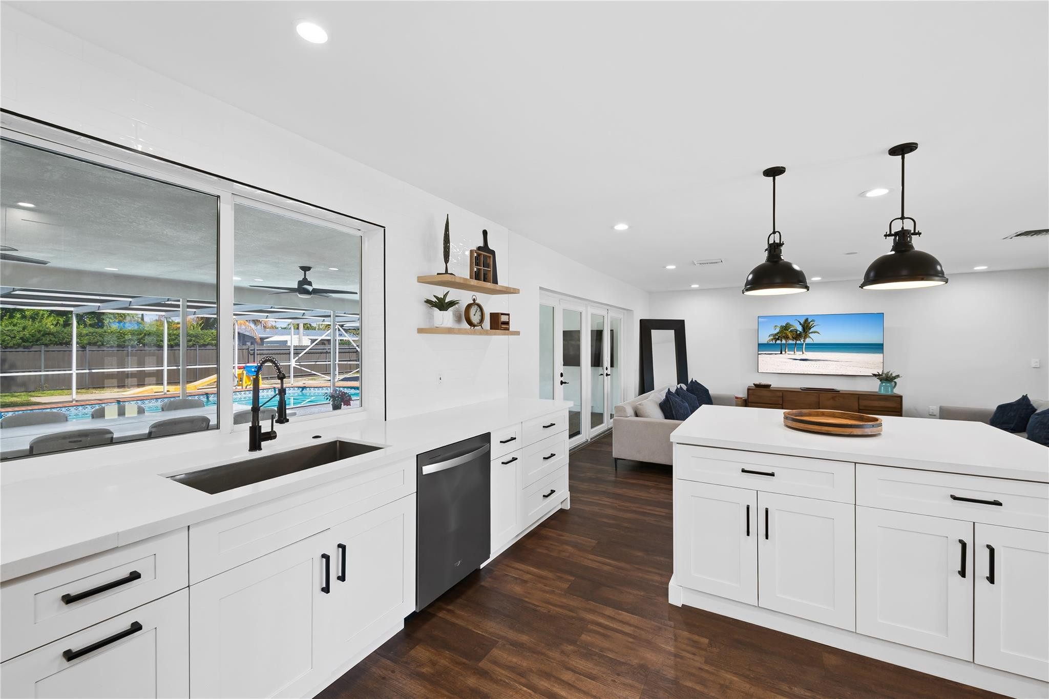 HOLLYWOOD HILLS - Residential