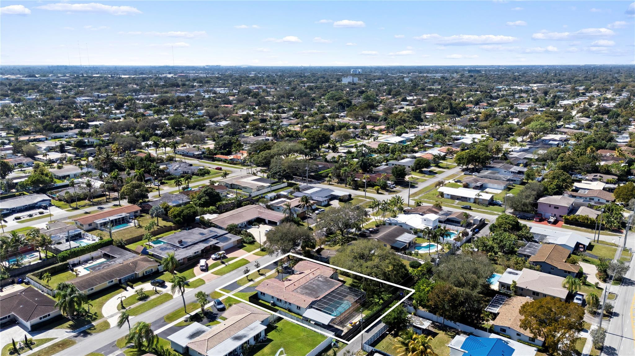 HOLLYWOOD HILLS - Residential