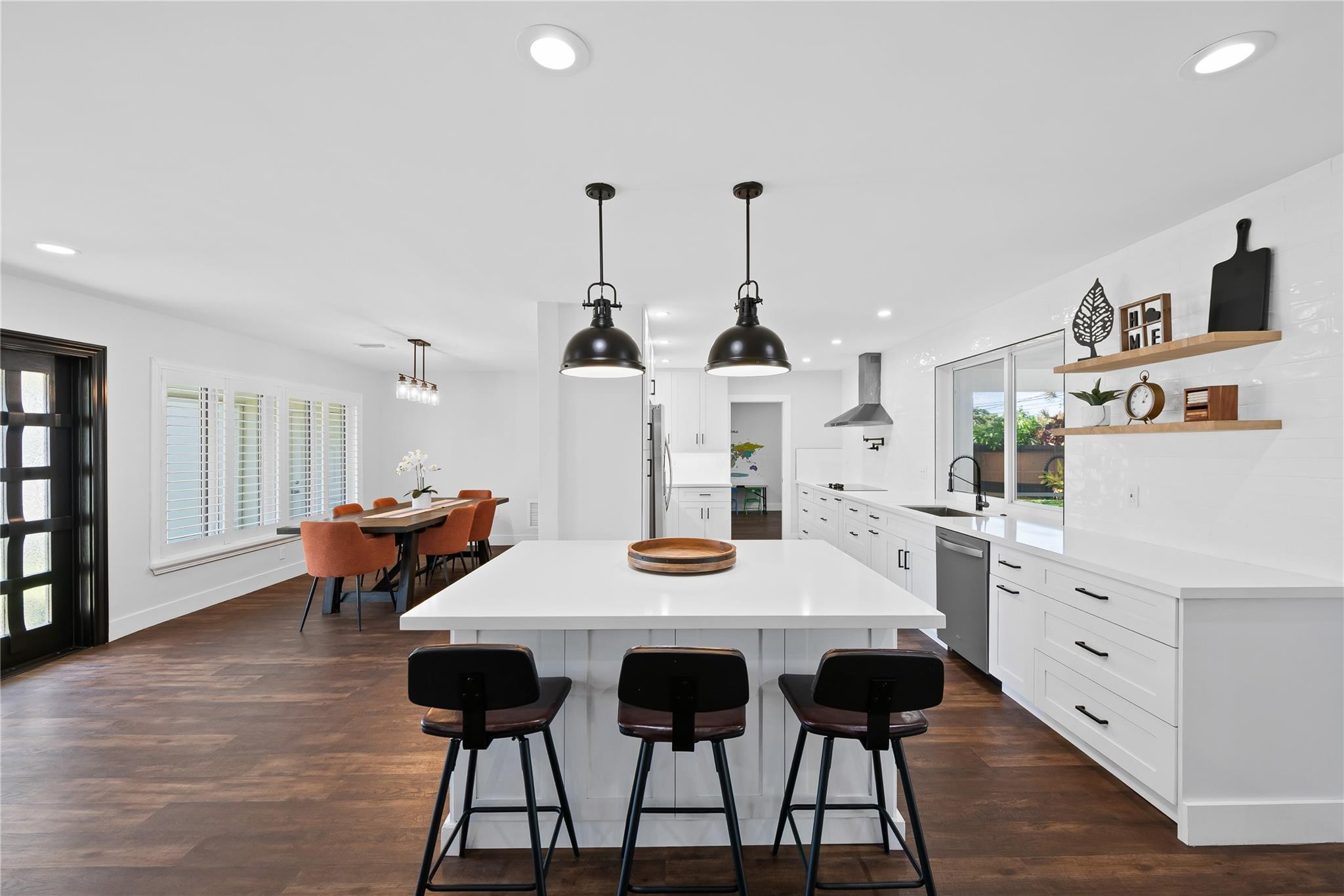 HOLLYWOOD HILLS - Residential