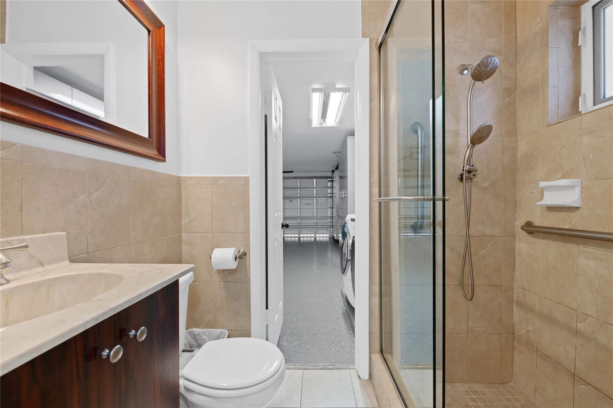 HOLLYWOOD HILLS - Residential