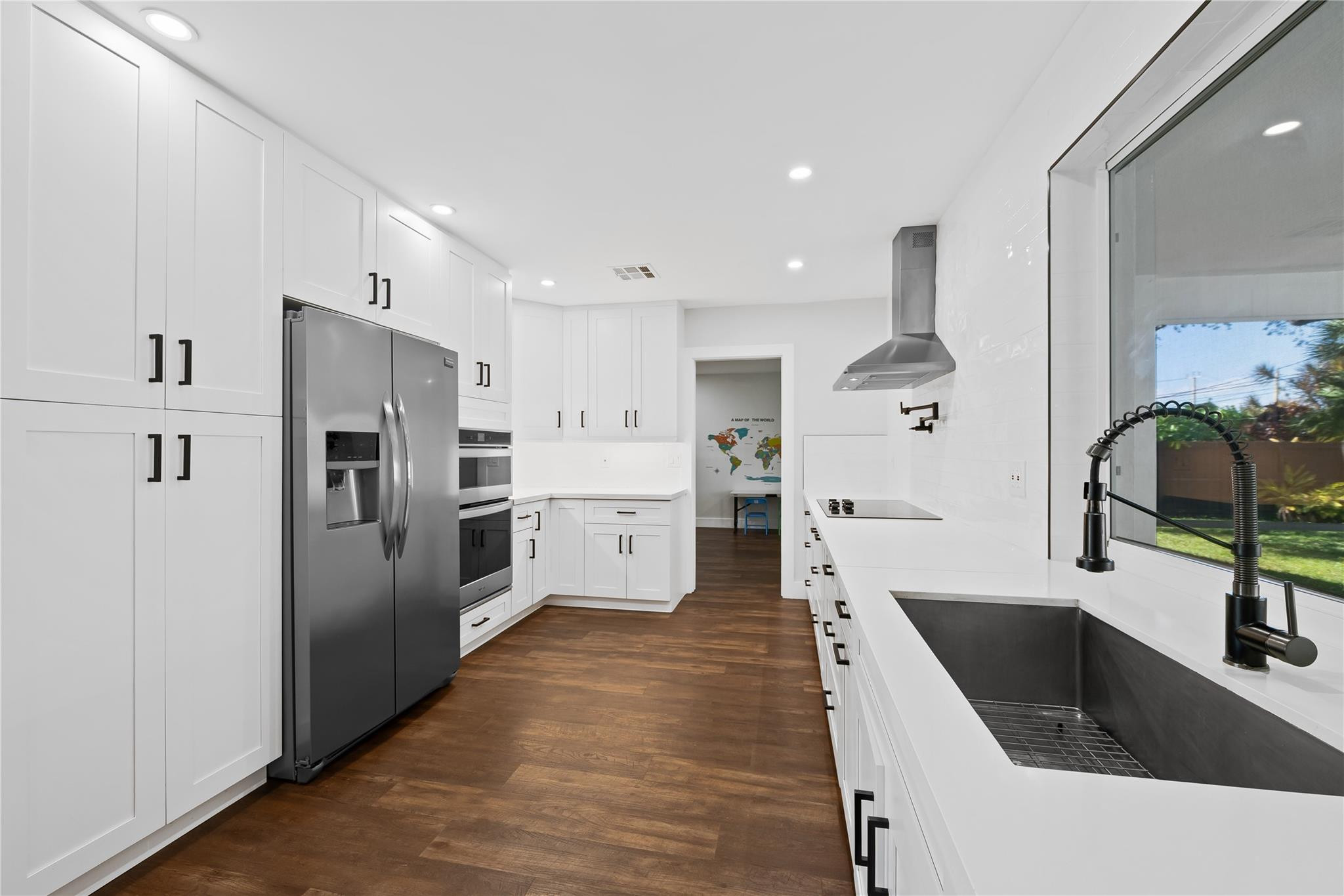 HOLLYWOOD HILLS - Residential