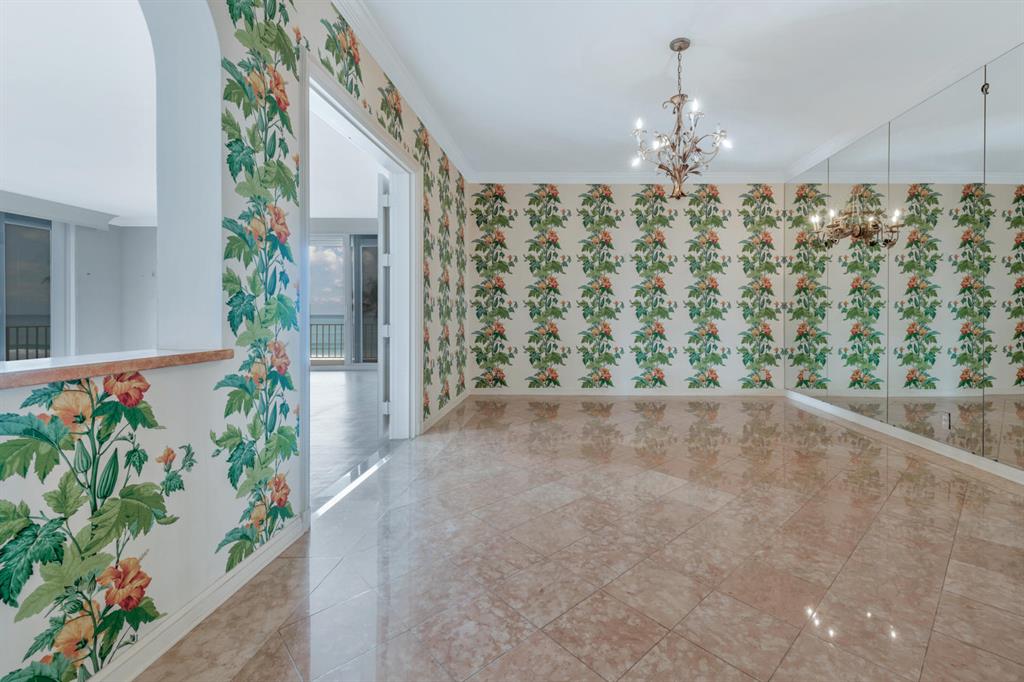 KIRKLAND HOUSE CONDO - Residential