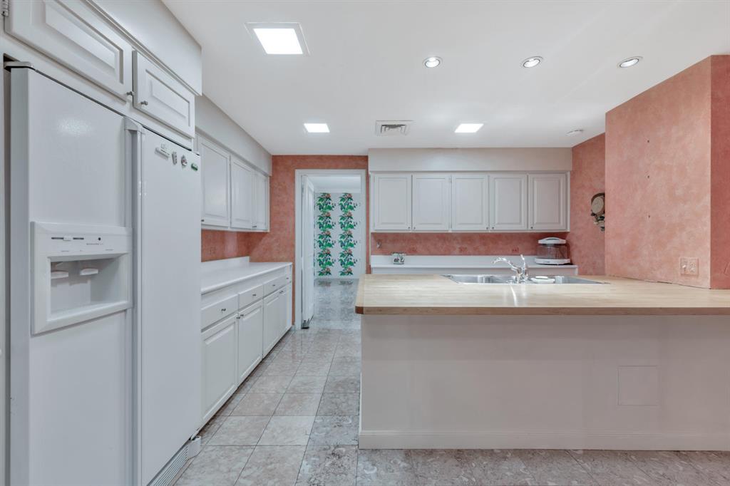 KIRKLAND HOUSE CONDO - Residential