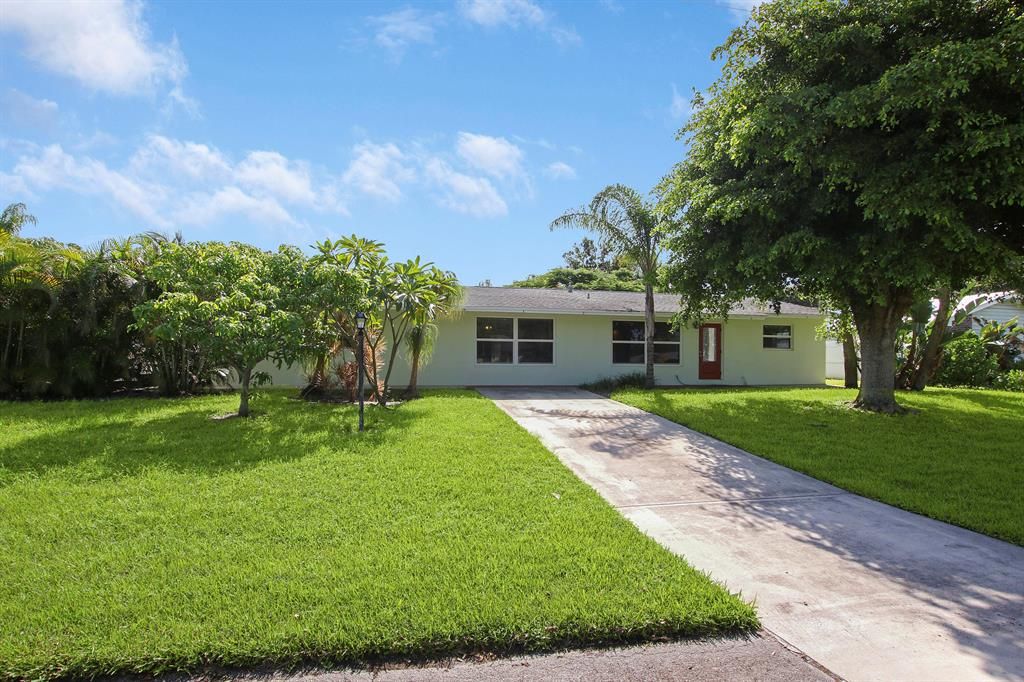 Photo of 19930 Seabrook Road, Jupiter, FL 33469 (MLS # R10744551)