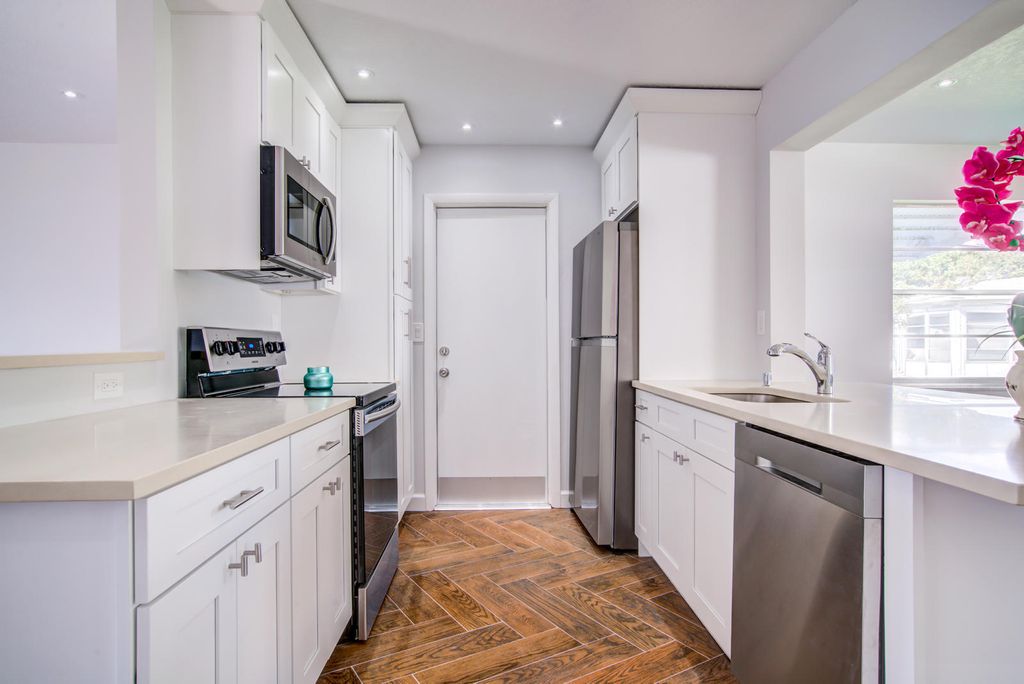 Photo of 813 SW 5th Court, Boynton Beach, FL 33426 (MLS # B26019083)