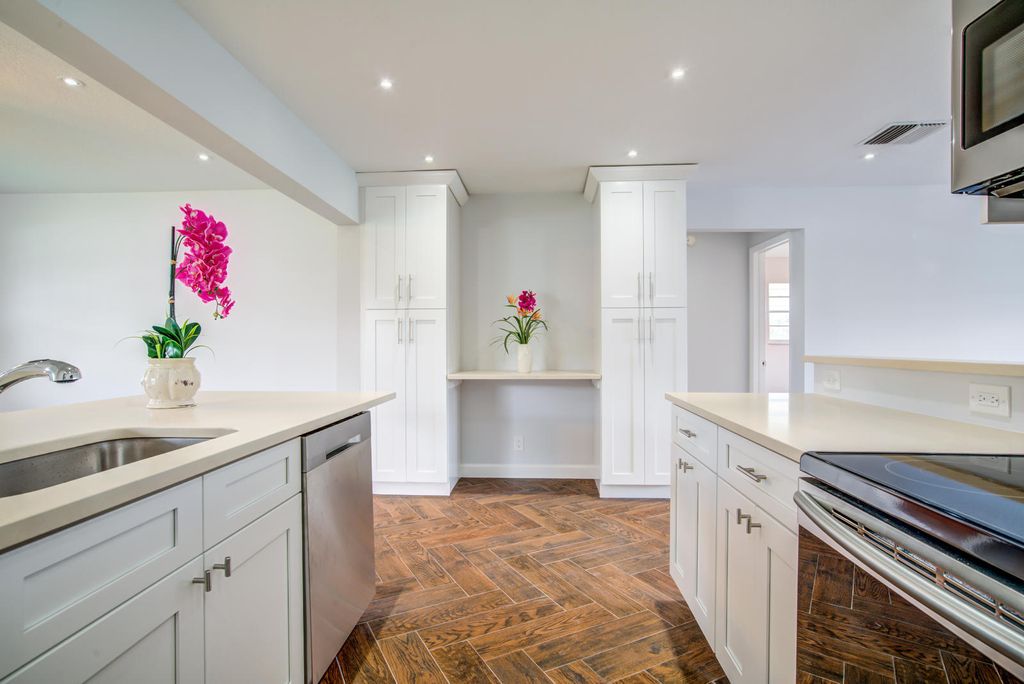 Photo of 813 SW 5th Court, Boynton Beach, FL 33426 (MLS # B26019083)