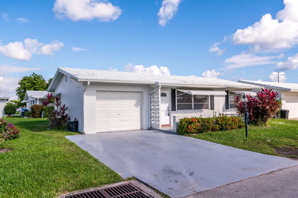 Photo of 813 SW 5th Court, Boynton Beach, FL 33426 (MLS # B26019083)