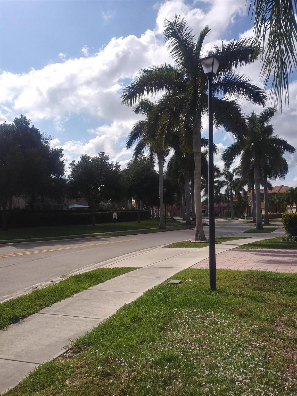 BANYAN TRAILS - Residential Lease