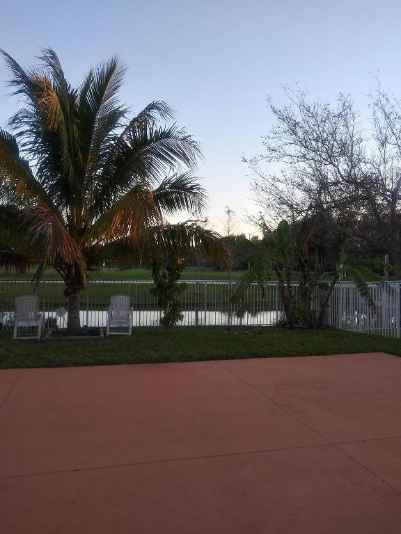 BANYAN TRAILS - Residential Lease