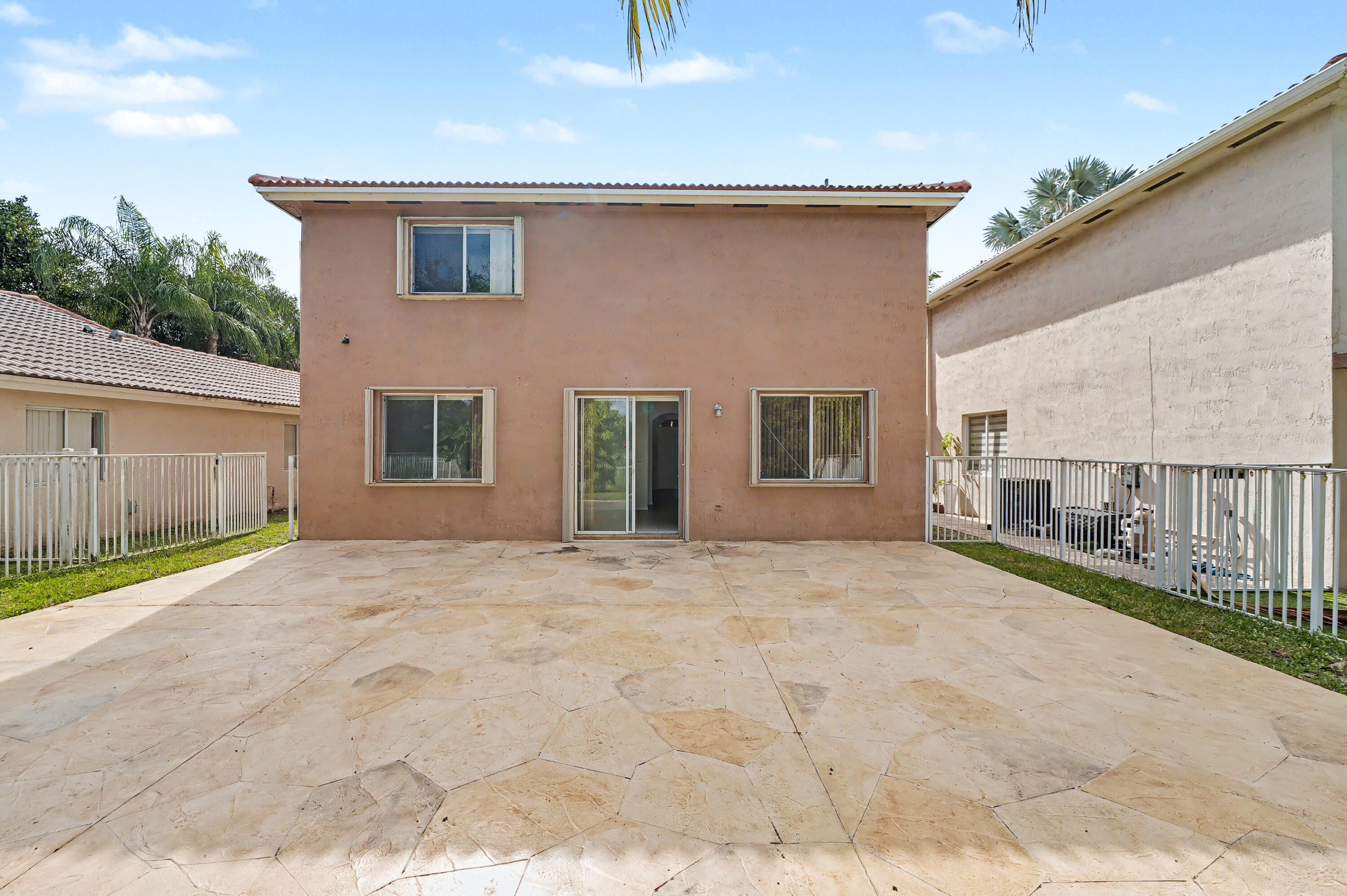 BANYAN TRAILS - Residential Lease