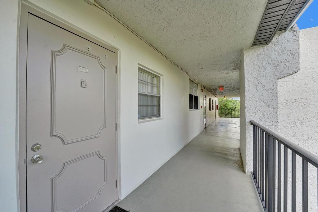 9230 Lagoon Pl 406