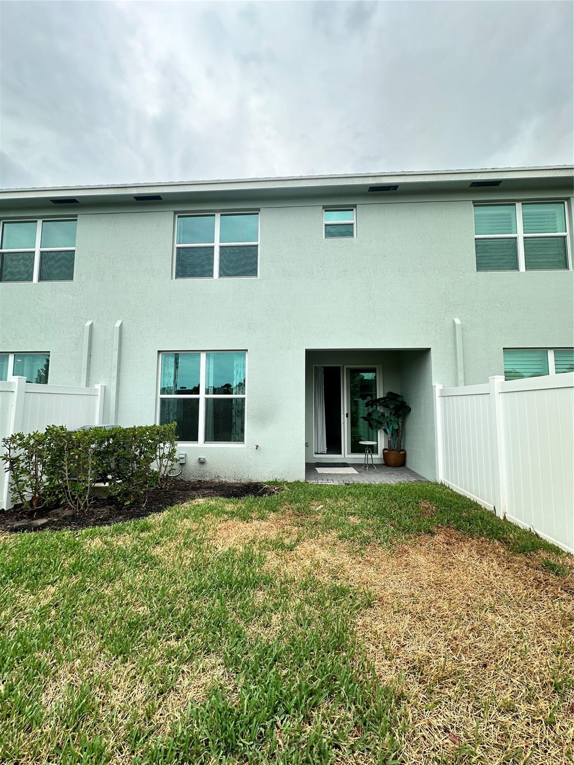 4182 Lagoon Shore Dr