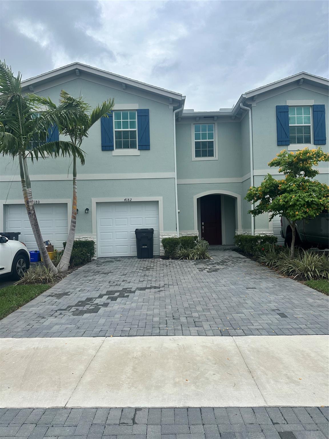 4182 Lagoon Shore Dr