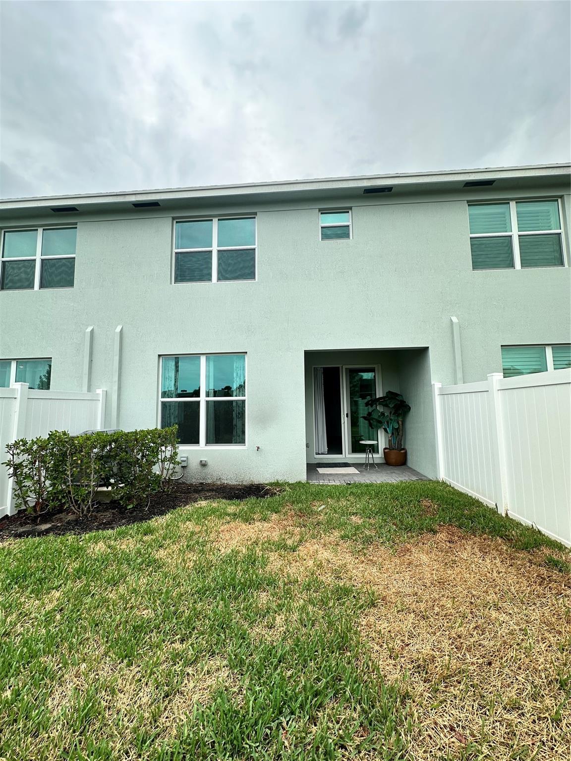 4182 Lagoon Shore Dr