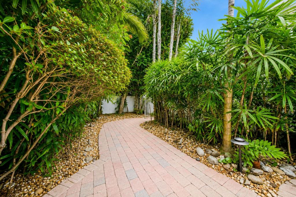 Photo of 1523 SE 2nd Court, Fort Lauderdale, FL 33301 (MLS # B26030659)