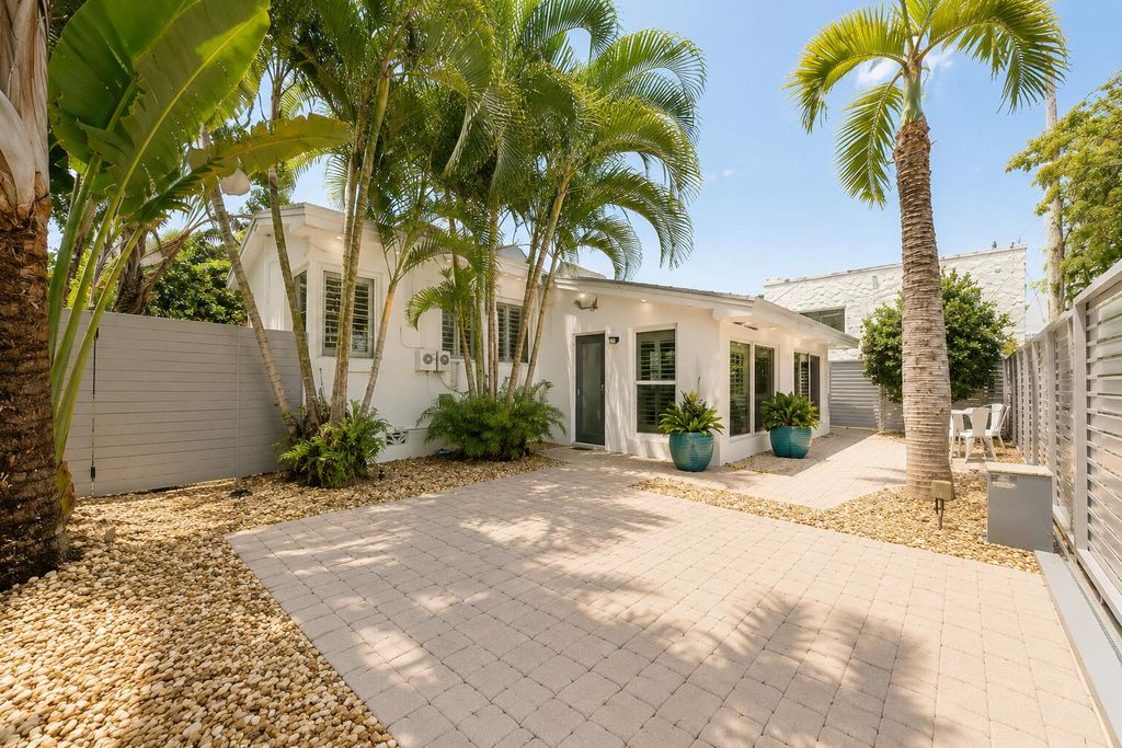 Photo of 1523 SE 2nd Court, Fort Lauderdale, FL 33301 (MLS # B26030659)