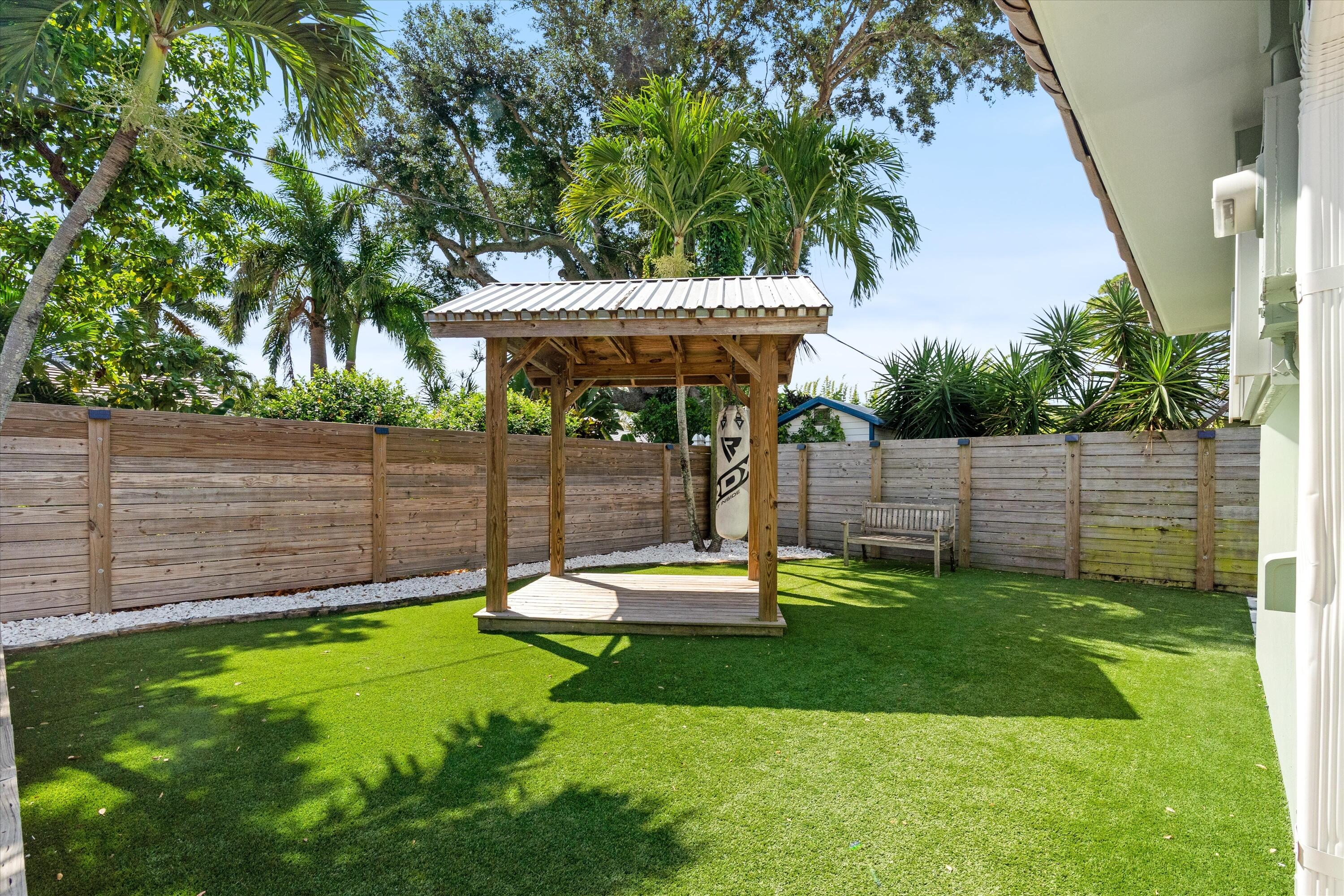 LAKE FLORESTA PARK - Residential