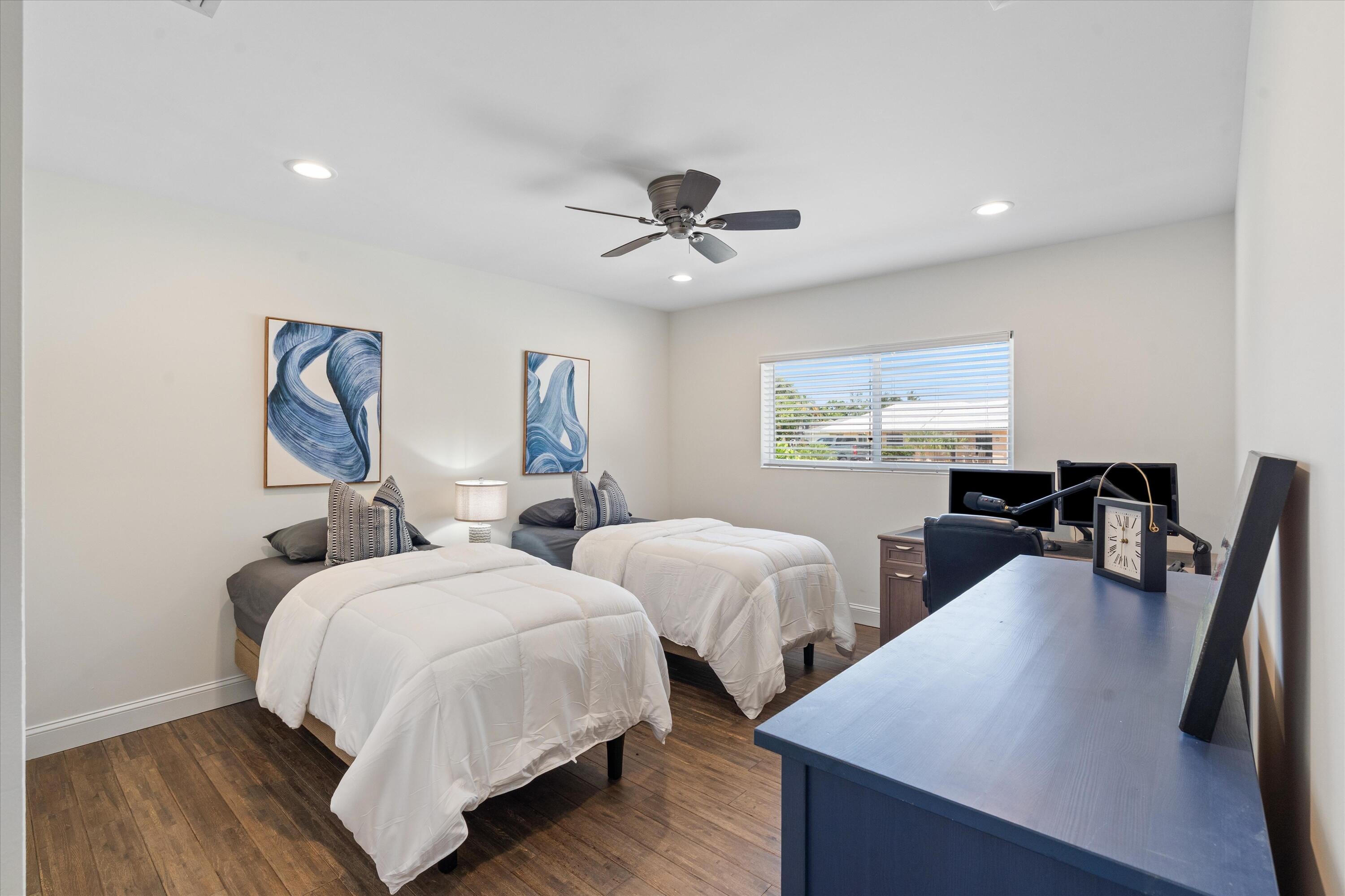 LAKE FLORESTA PARK - Residential